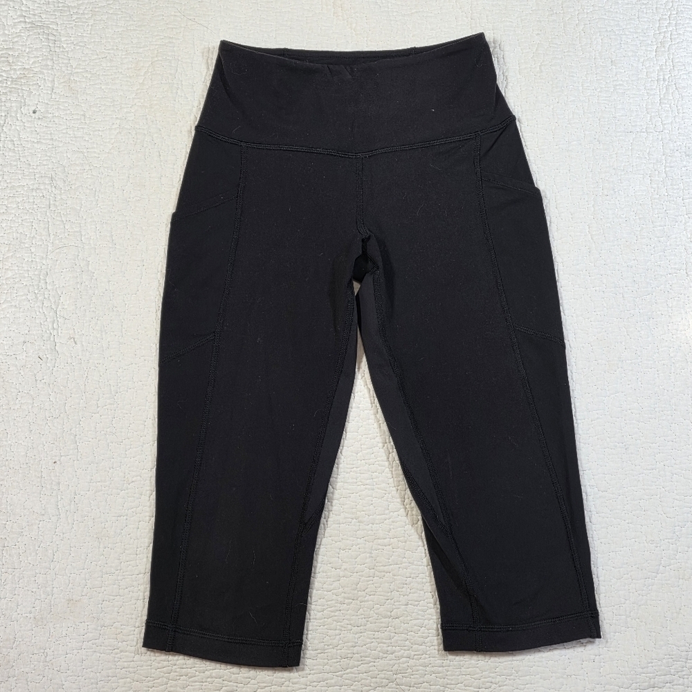 Lululemon Black Cropped Capri Leggings Size 2